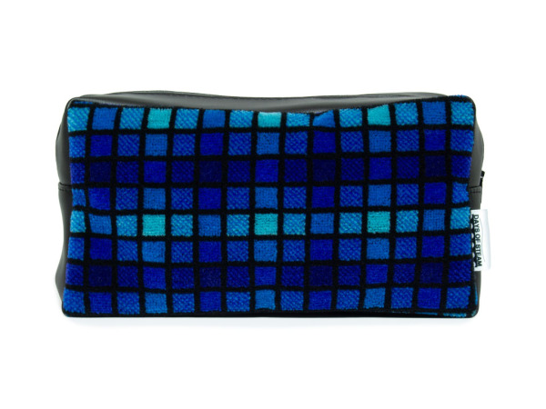 WBG-225-PVB_002_web_43_20 Provincial Blue Washbag