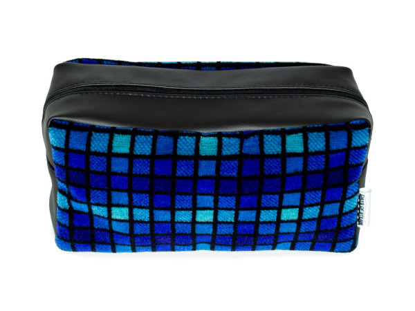 WBG-225-PVB_003_web_43_20 Provincial Blue Washbag